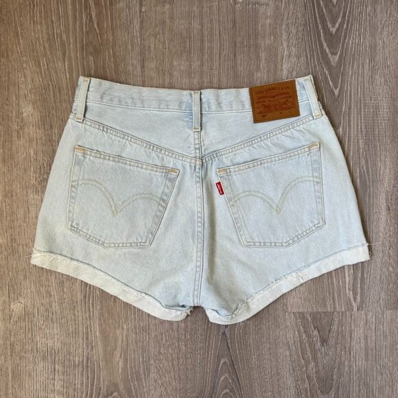 NWOT Levi's Premium 501 Original Fit High Rise Women's Shorts, BIG E, Light Wash - Picture 2 of 8